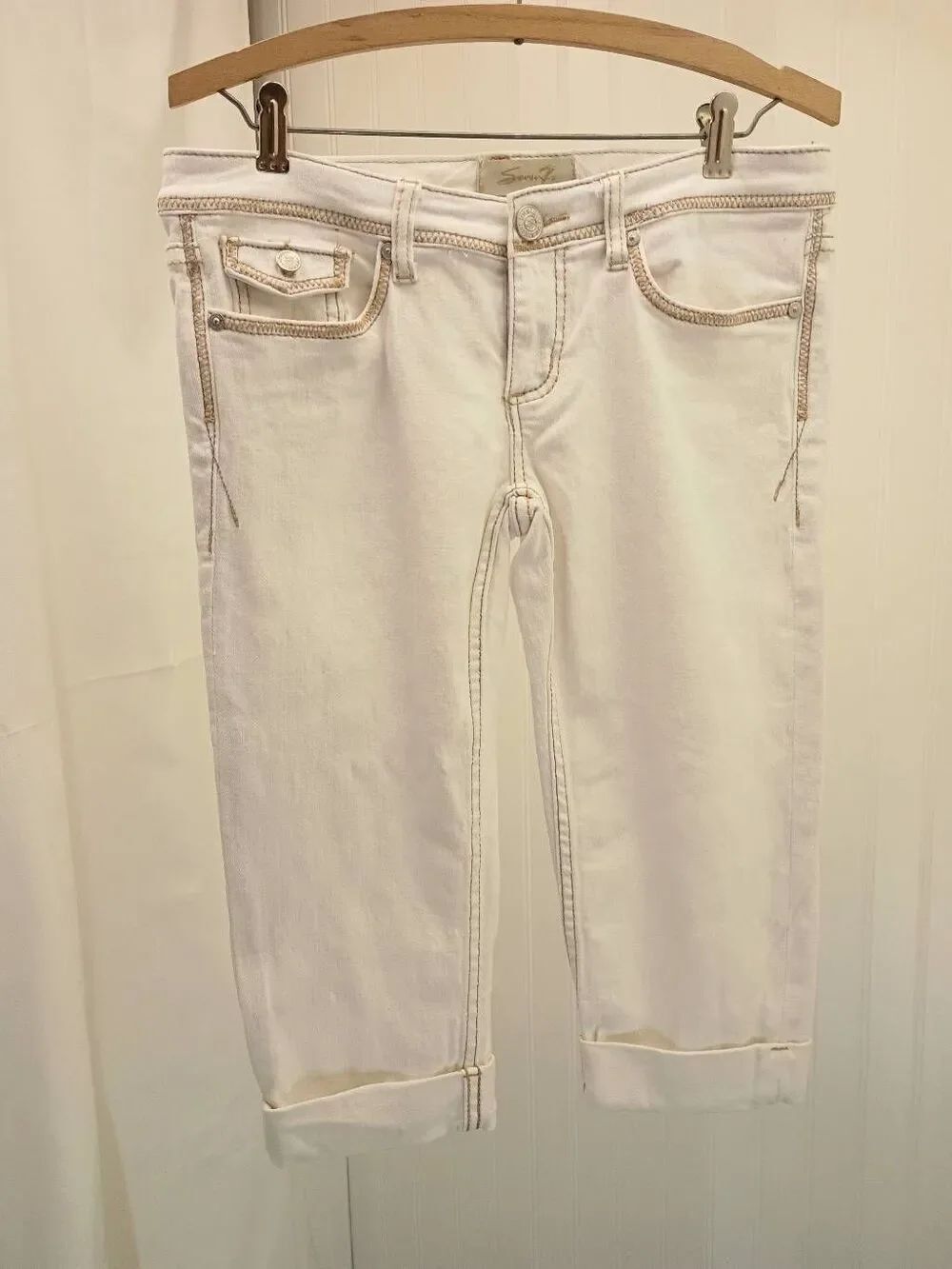 Seven 7, white denim Capri size 6 petite